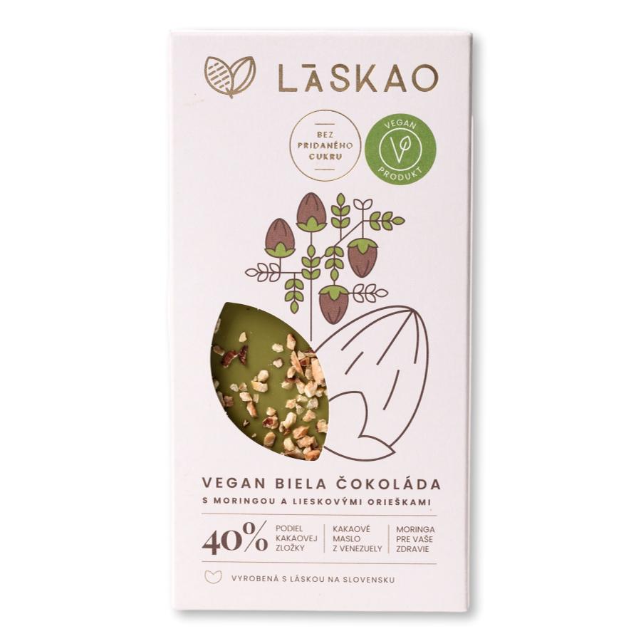 VEGAN Biela čokoláda s moringou a lieskovými orieškami